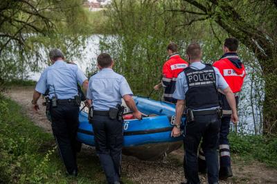 Wendlingen: Suchaktion nach vermissten Mann mit Hubschrauber, Booten und Tauchern